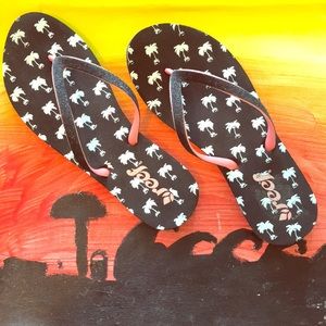 Cute patterned reef flip flops!!